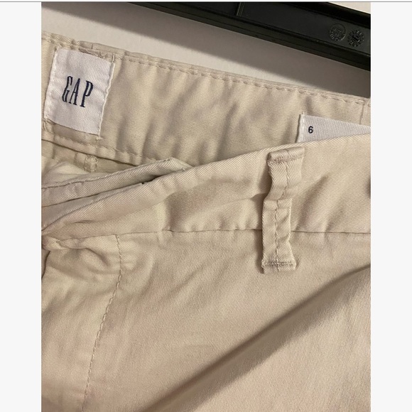 GAP Tan Bermuda Shorts - Picture 3 of 3